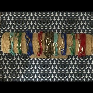 Paracord hook bracelet
